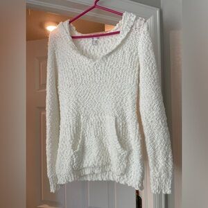 Venus cream/white sweater